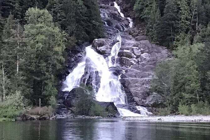 2 Hour Chartered Boat Tour from Deep Cove North Vancouver - Private charter value: why “up to six” feels like the sweet spot