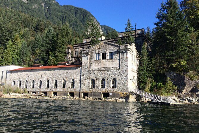 2 Hour Chartered Boat Tour from Deep Cove North Vancouver - Price and logistics: what you’re really paying for
