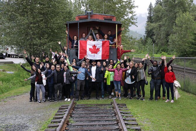4 Days Canadian Rockies Fall/Spring Tour - Golden campfire evening: s’mores and a weather check