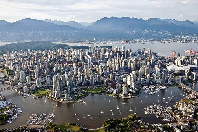 7 hours Private Vancouver Tour-from YVR Airport or Cruise Port - A private Vancouver day that hits big sights without the stress