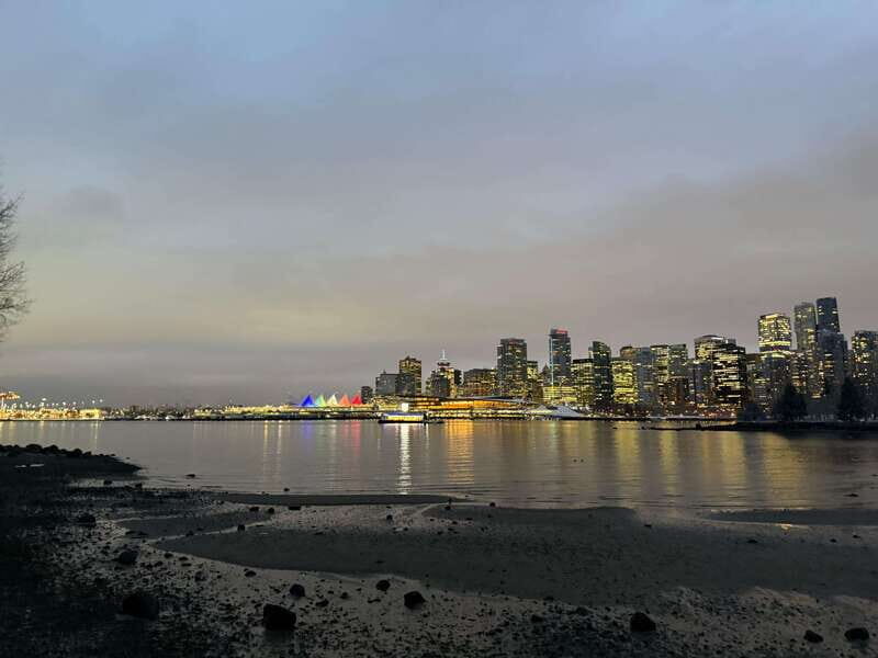 Aquarium & StanleyPark+20 Gem Spots+City/Vip Car+Small Group - Downtown Sightline Moments: From Coal Harbour to Canada Place