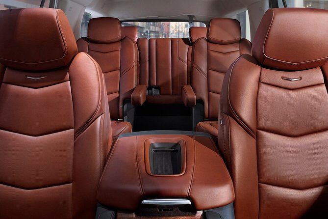 Arrival Transfer: Vancouver Airport YVR - Vancouver by Luxury SUV - Meeting your driver at YVR arrivals: no awkward airport searching
