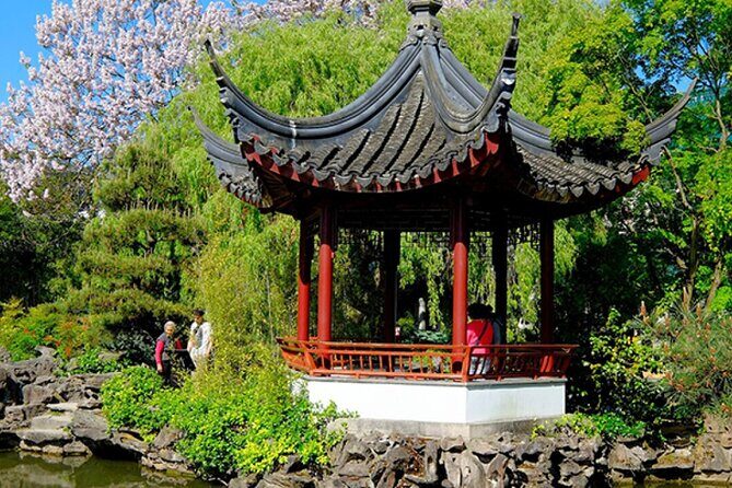 EcoEscape: Luxury & Exclusive Tour Experiences - Gastown and the Steam Clock: classic, but time it right