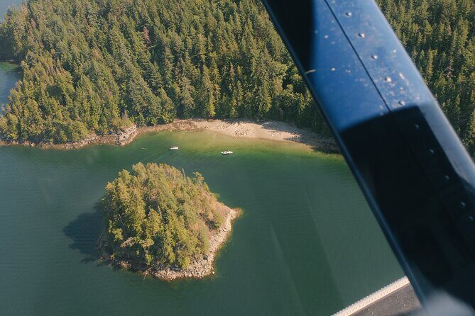 Extended Vancouver Panorama Scenic Seaplane Tour - Gambier Island and Bowen Island: how the coast turns wild