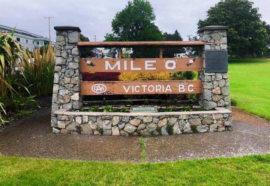 From Vancouver: Full-Day Victoria Tour with Ferry Ticket - Butchart Gardens (or Butterfly Gardens in Winter): Your One-Hour Flower Plan