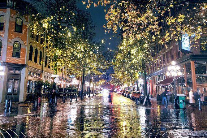 Photography & Walk at Night - Gastown at night: why 5 pm is the sweet spot