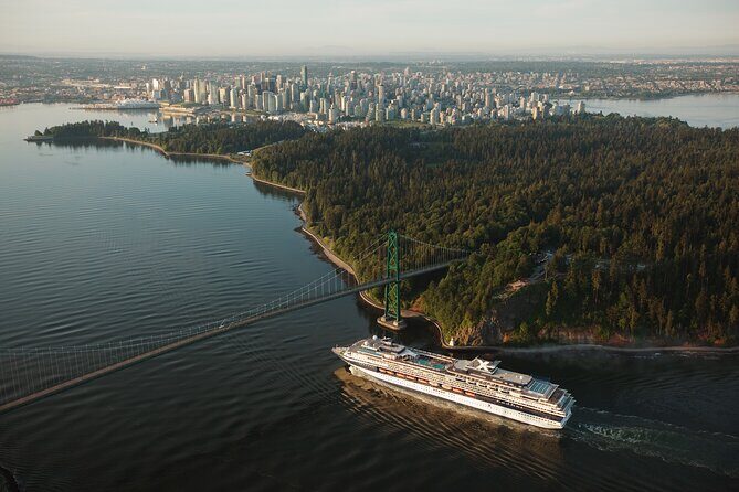 Pre/Post Cruise Helicopter Vancouver City Tour with Hotel Pickup - Hotel Pickup and the SKY Shuttle Start: Less Stress, More Views