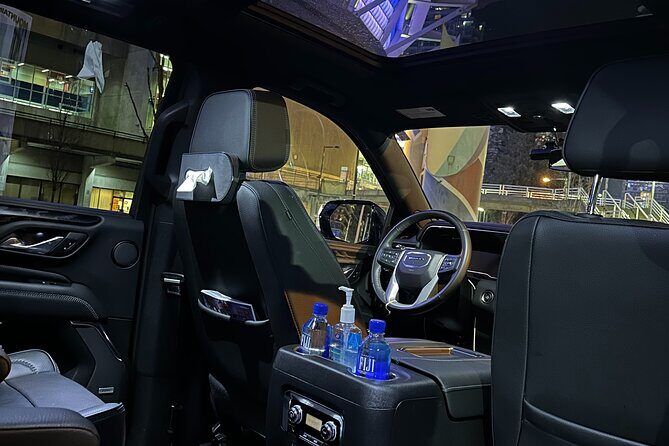Private Transfer From Vancouver Airport to Vancouver Downtown - Luggage help and door-to-door Vancouver drops