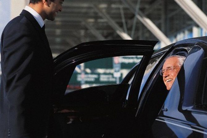 Private Vancouver Airport YVR or Train Stn Transfer to Vancouver - Why pre-booking beats taxi math at YVR
