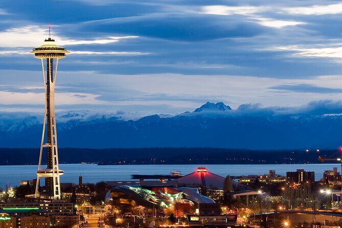 Seattle Sightseeing 2 day Tour from Vancouver (Chn&Eng) - Pike Place Market and the original Starbucks: lunch you can actually enjoy