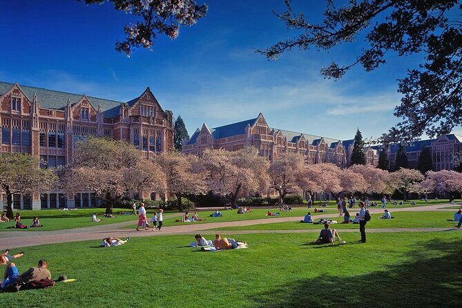 Seattle Sightseeing 2 day Tour from Vancouver (Chn&Eng) - University of Washington: a free campus pause with real Seattle grounding
