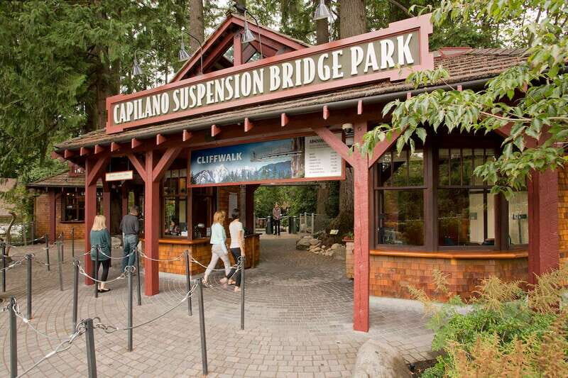 Small group tour of Capilano Bridge & Grouse Mountain - A 5-Hour Route That Links Two Vancouver Icons