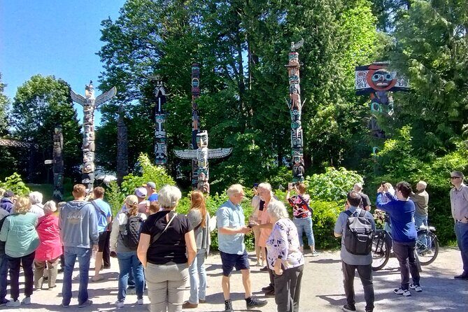 Stanley Park Bike Adventure with Lux Car Pick Up Affordable Easy - Stanley Park Icons: Totem Poles, Lighthouse, Coal Harbour, and the Pavilion