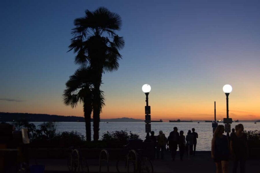 Sunset Bus Tour: Stanley Park & English Bay Photostops - Stanley Park Without the Stress: Views, Coastal Air, and Quick Stops