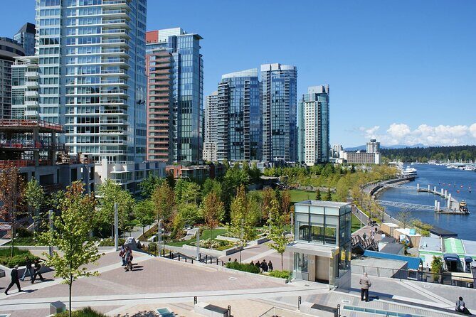 Vancouver 1-Day city tour - Stanley Park Seawall in 45 to 60 minutes: how to get the best payoff