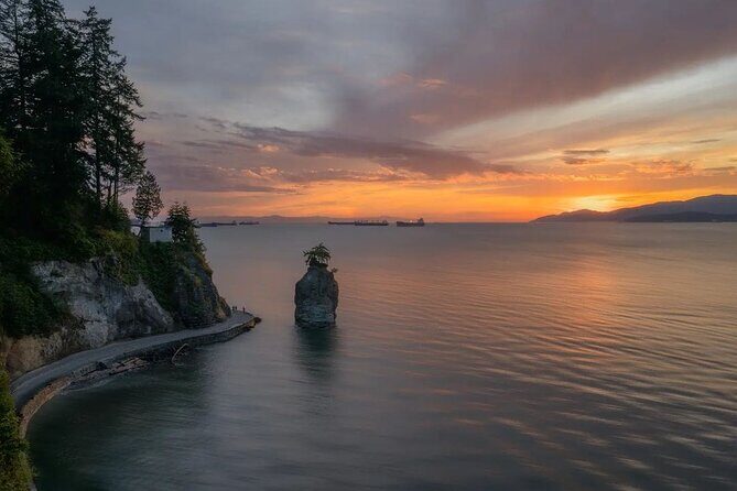 Vancouver 1-Day Tour (Granville Island/Stanley Park) (Chn&Eng) - Olympic Cauldron and the Steam Clock: small stops with big local stories