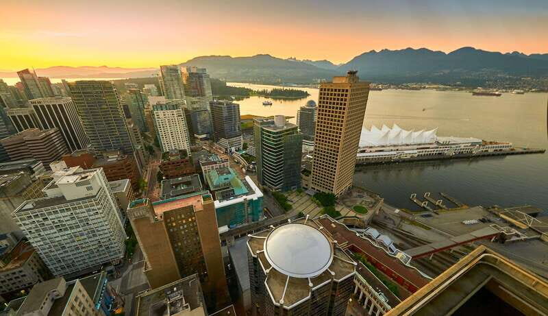 Vancouver: Attractions by Twilight Guided Tour with Dinner - Altitude Restaurant dinner: included, but manage the value expectations