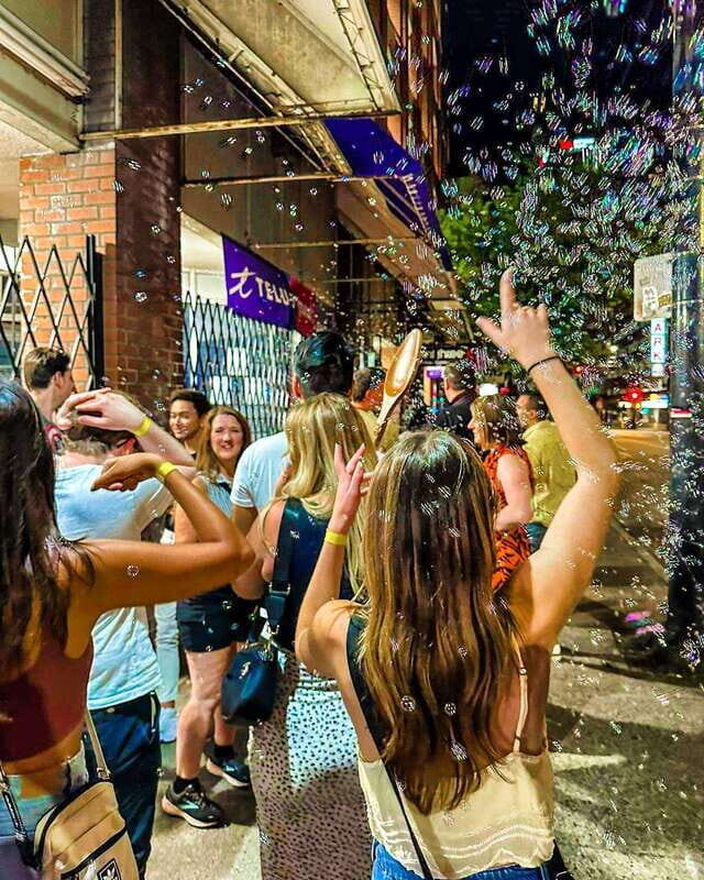 Vancouver: Gastown Pub Crawl - The crowd vibe: why some people expect history and end up at a party