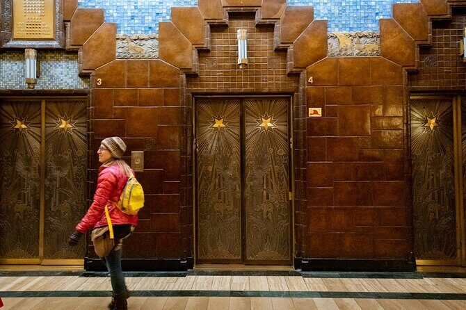 Vancouver Holiday History and Hot Chocolate Tour - Fairmont Hotel Vancouver: Art Deco heart, preserved rooms, and seasonal motifs
