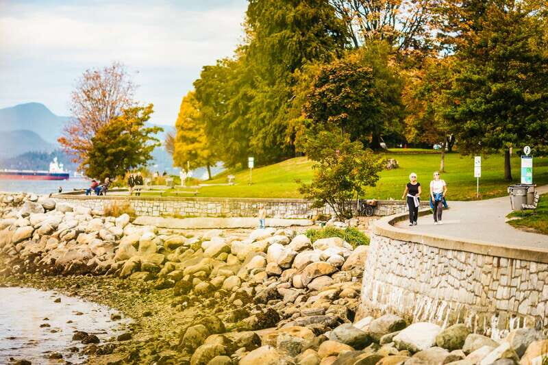 Vancouver: Hop-on Hop-off Sightseeing Tour with 10 Stops - Where you start: Canada Place and the loop you can repeat