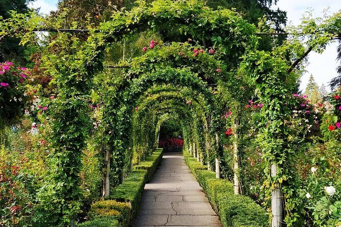 Vancouver Island, Butchart, Malahat 2-Day Tour in Chinese/English - Inside Victoria: Fan Tan Alley, Inner Harbour, and Mile Zero