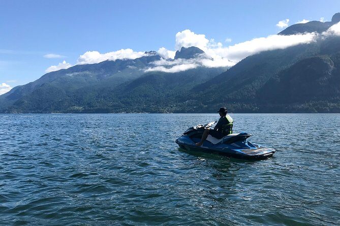 Vancouver Jetski Tour with Dinner on Bowen Island - Taking control: riding solo vs. riding with a partner