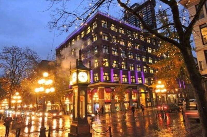 Vancouver : Must-See Attractions Walking Tour With A Guide - Meet at the Fairmont (and Start With an Easy Anchor)