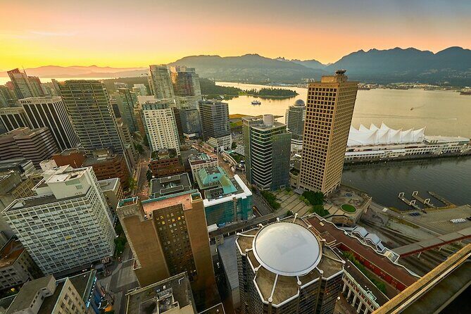 Vancouver Small Group Night Tour w/Capilano + Grouse Mtn Dinner - The 4 PM Start: Perfect Timing for Night Views Without Rushing