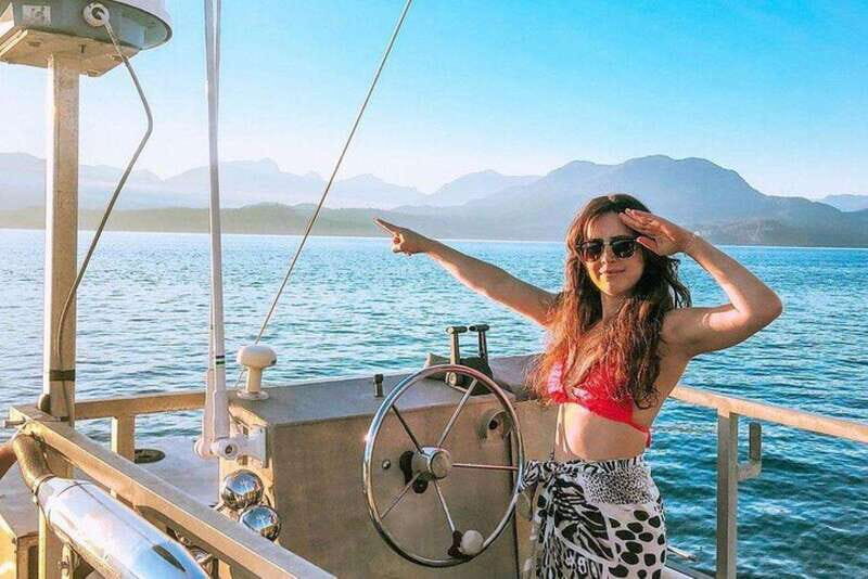 Vancouver: Sunset Boat Cruise with Complementary Bubbly - The Boat Setup: 40’ Charter Comfort and an Upper Deck View