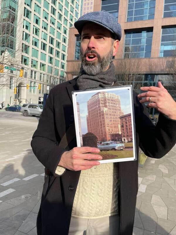 Vancouver: The Downtown Sinners and Sweets Tour - The guide factor: storytelling you can feel in your feet