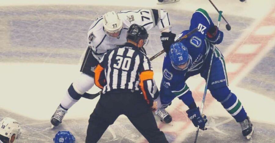 Vancouver: Vancouver Canucks Ice Hockey Game Ticket - Mobile ticket entry: avoid the QR code trap