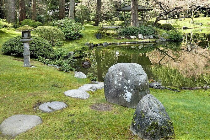 Vancouver Walking Tour: Explore Top Sights & Hidden Gems - The guide experience: what makes the tour feel worth it