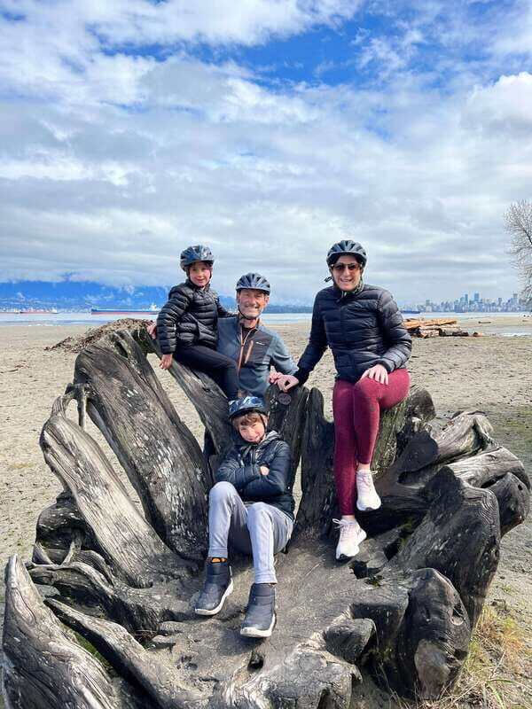 Vancouver Waterfront Guided Bike/E-Bike Tour - The heart of the route: Stanley Park circuit and the waterfront perspective shift