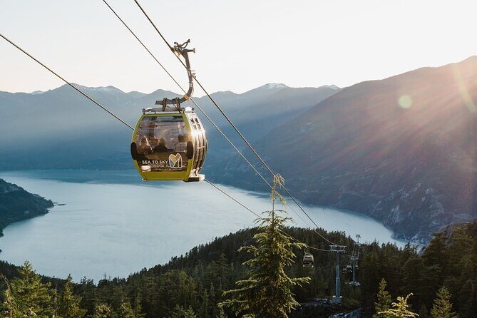 Whistler 1-Day Tour from Vancouver (Chn&Eng) - Squamish: mountain scenery plus a town with real texture