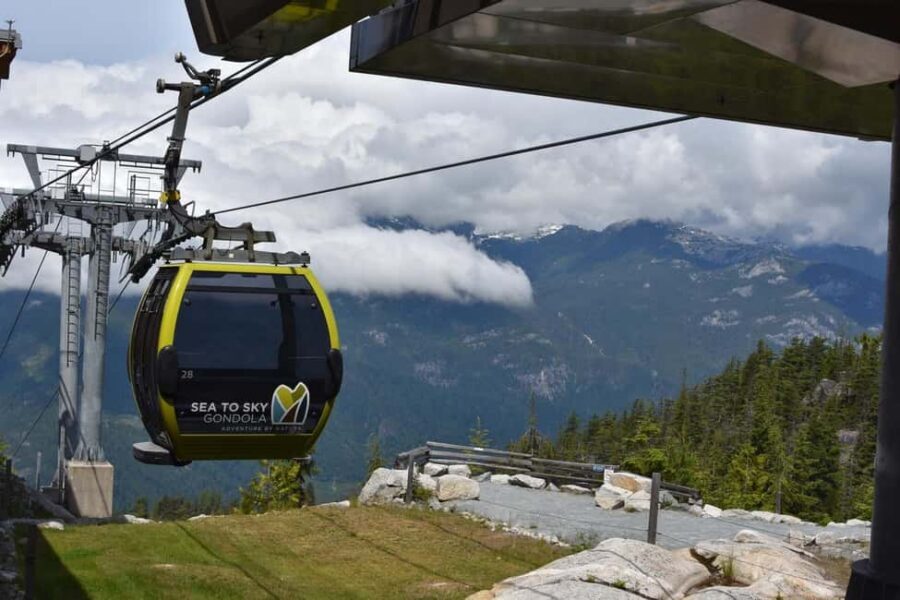 Whistler, Sea to Sky Gondola, and Shannon Falls Day Trip - Getting Picked Up in Downtown Vancouver (and Getting There on Time)